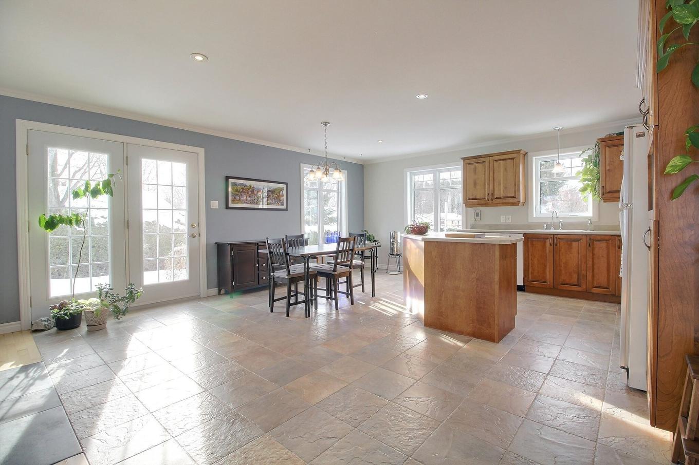 Kitchen - 1177 Rue Maisonneuve, Waterville, QC - Indoor Photo Showing Other Room