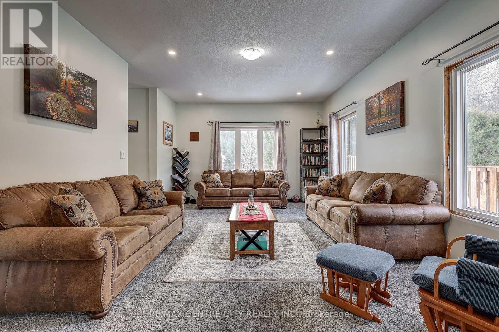 287 Highway 24 Road, Norfolk, ON - Indoor Photo Showing Living Room