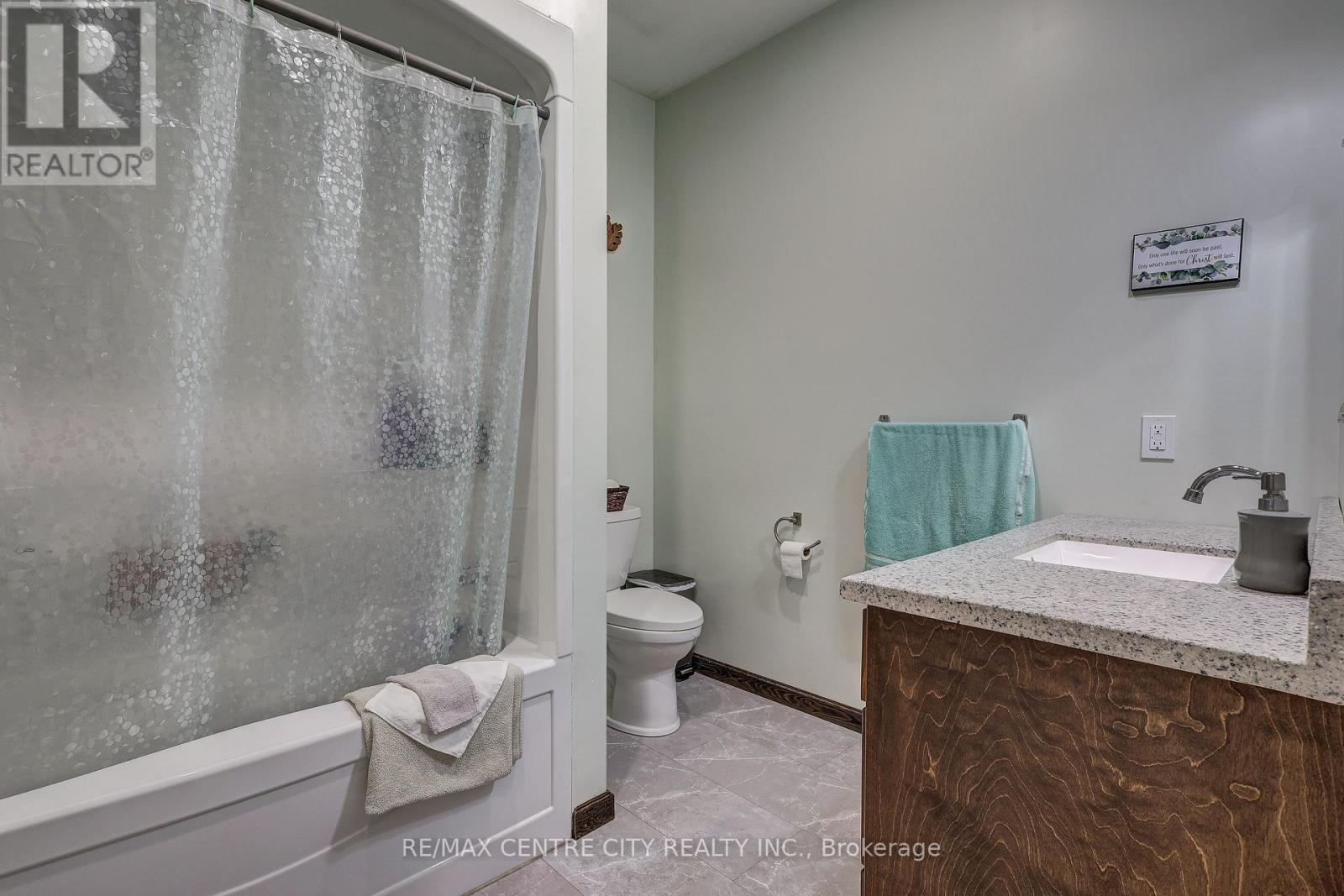 287 Highway 24 Road, Norfolk, ON - Indoor Photo Showing Bathroom
