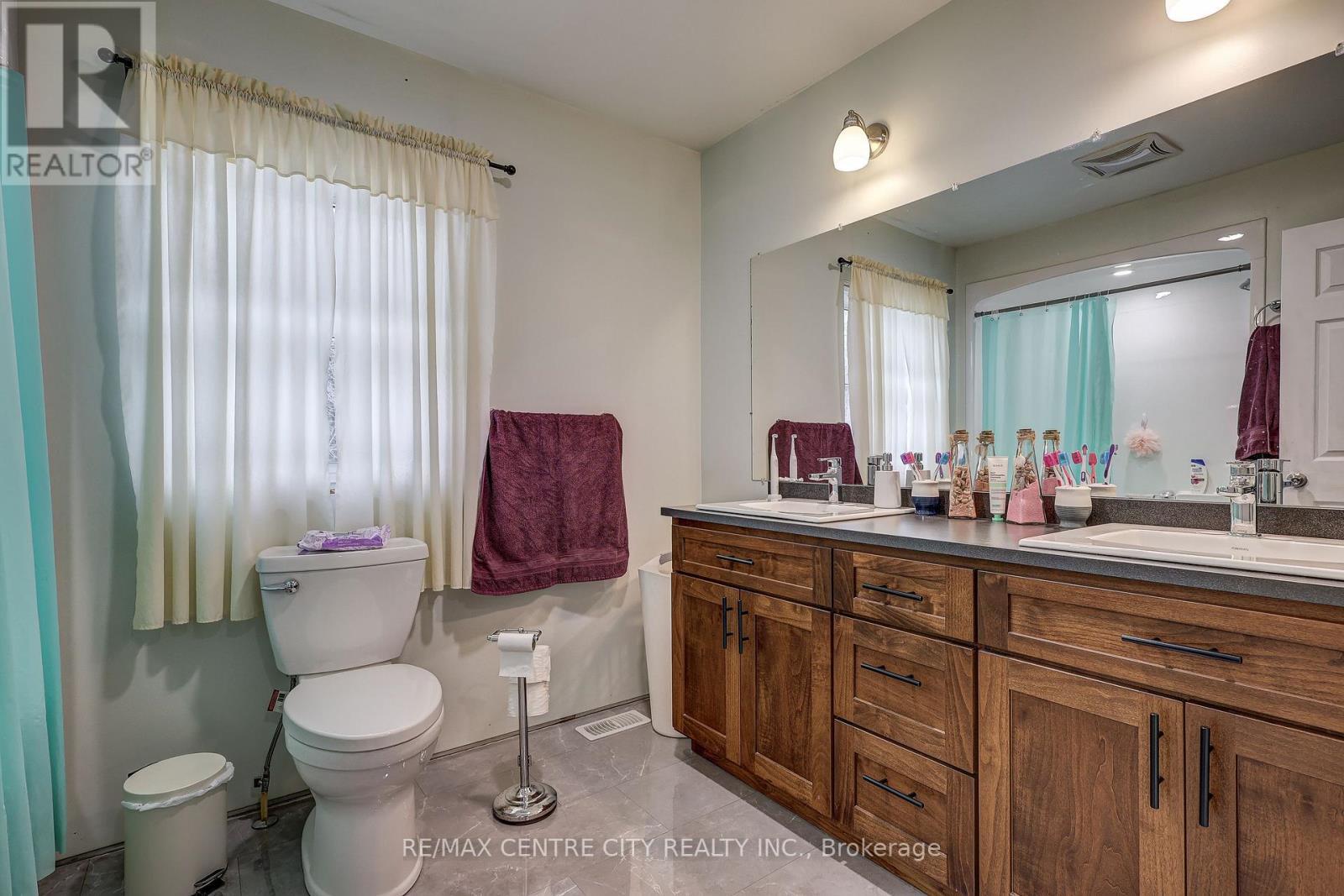 287 Highway 24 Road, Norfolk, ON - Indoor Photo Showing Bathroom