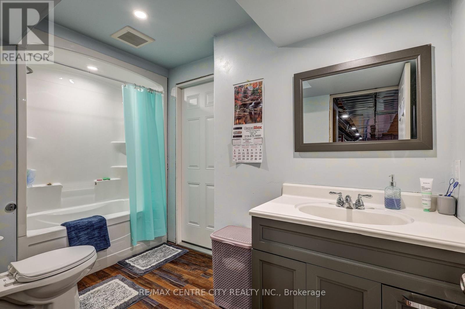 287 Highway 24 Road, Norfolk, ON - Indoor Photo Showing Bathroom