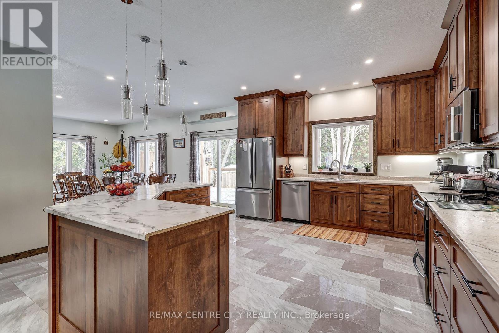 287 Highway 24 Road, Norfolk, ON - Indoor Photo Showing Kitchen With Upgraded Kitchen