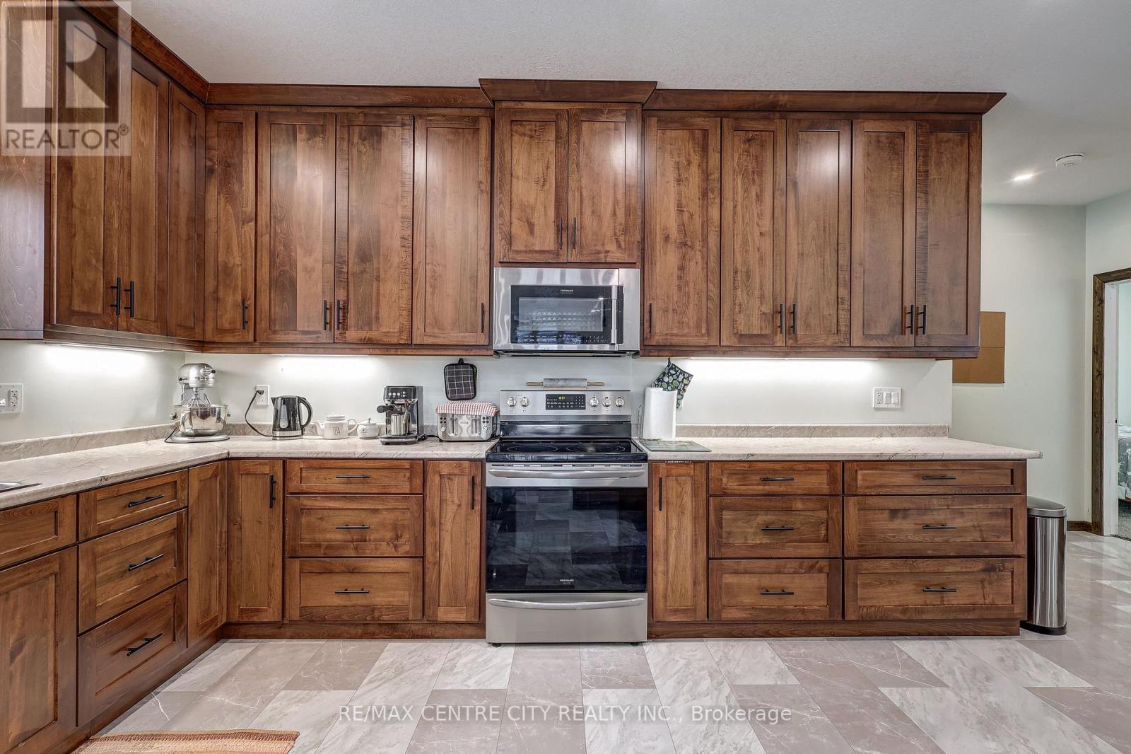 287 Highway 24 Road, Norfolk, ON - Indoor Photo Showing Kitchen