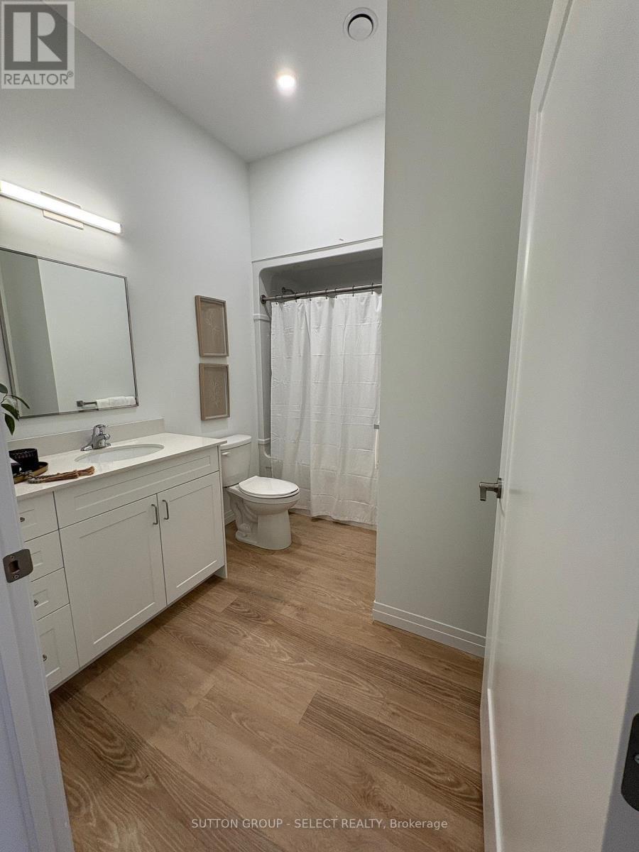 107 - 351 Hill Street, London East (East K), ON - Indoor Photo Showing Bathroom