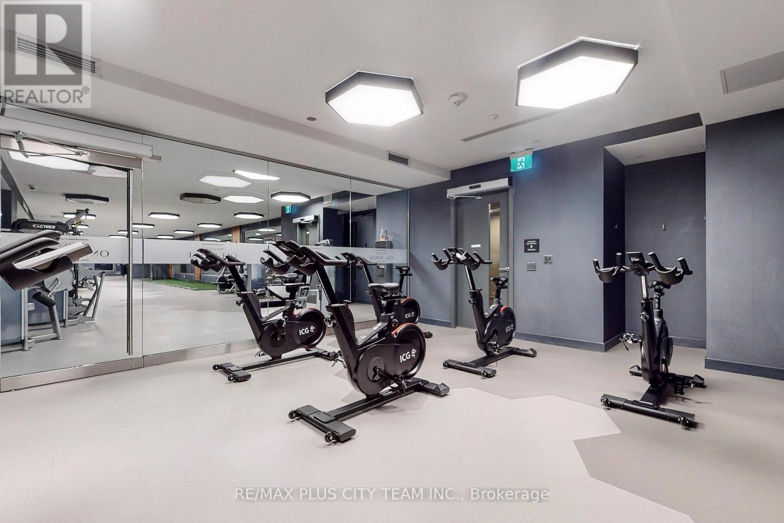 1402 - 28 Freeland Street, Toronto, ON - Indoor Photo Showing Gym Room