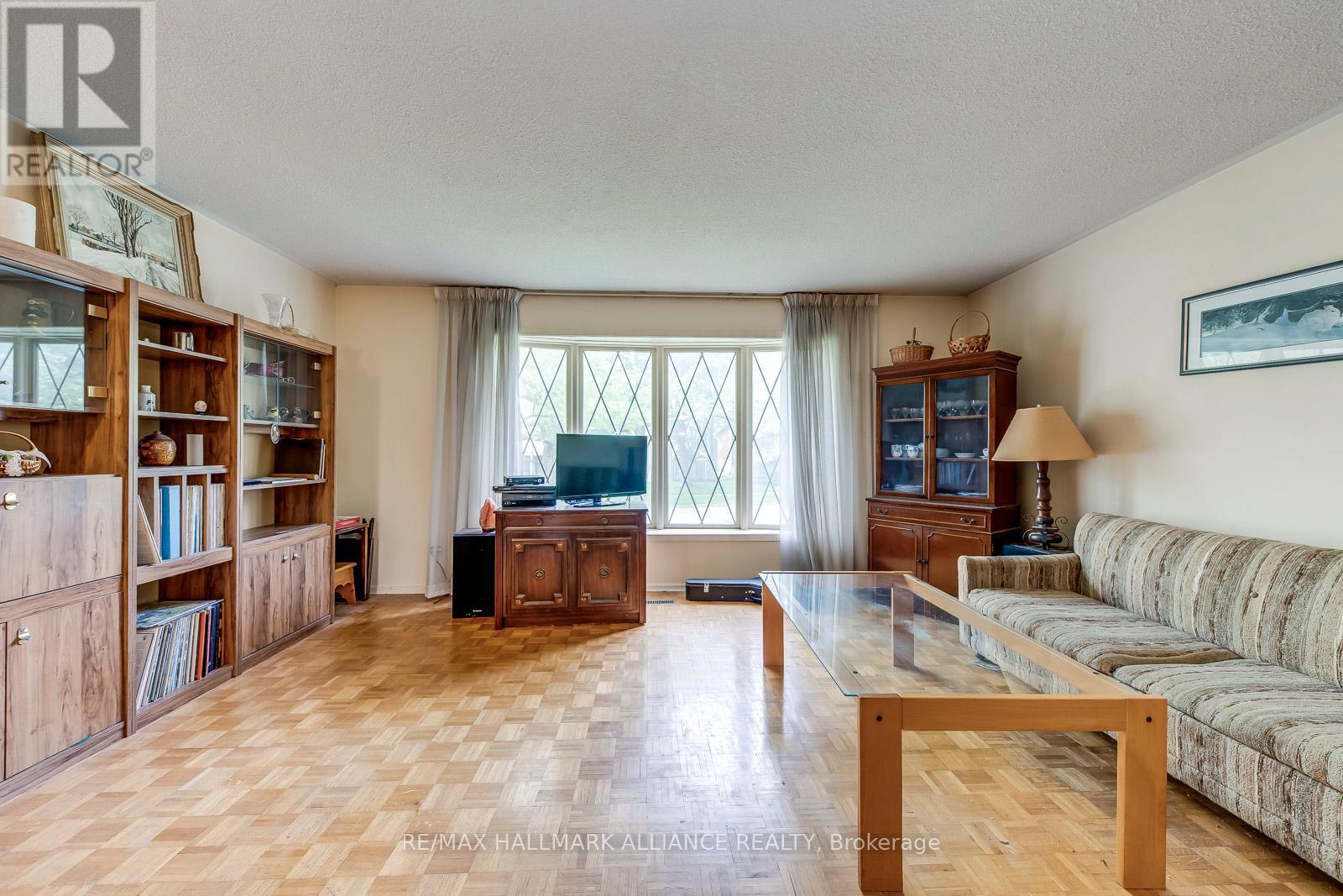 455 Canterbury Crescent, Oakville (Fd Ford), ON - Indoor Photo Showing Living Room