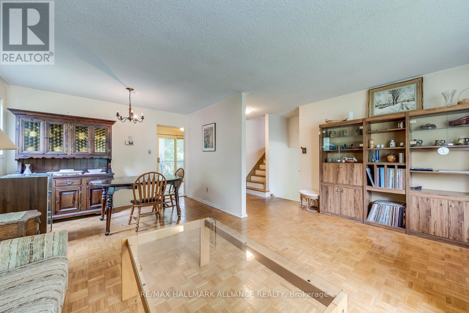 455 Canterbury Crescent, Oakville (Fd Ford), ON - Indoor