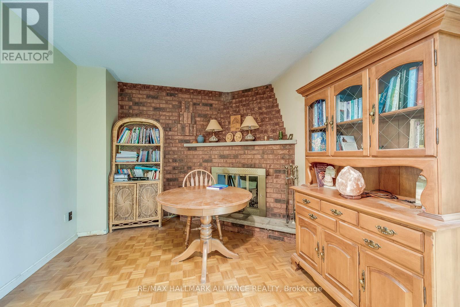 Family room - 455 Canterbury Crescent, Oakville (Fd Ford), ON - Indoor With Fireplace
