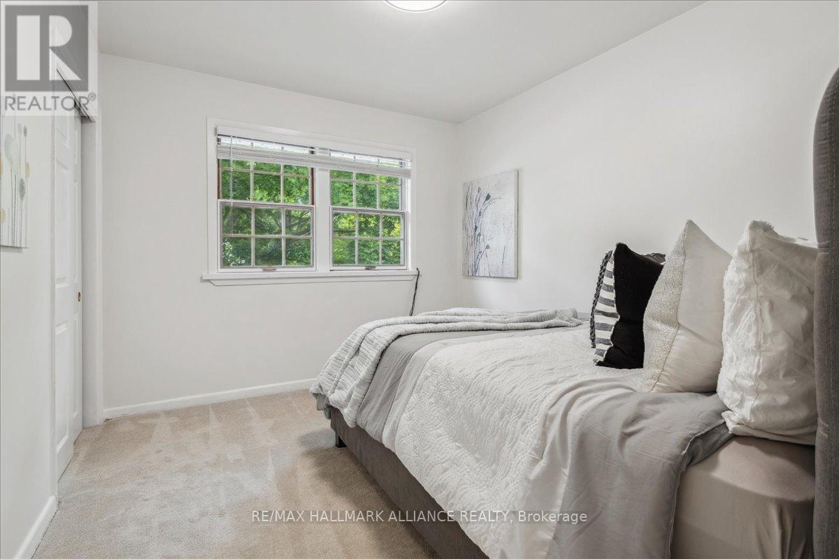 222 Alscot Crescent, Oakville (Mo Morrison), ON - Indoor Photo Showing Bedroom