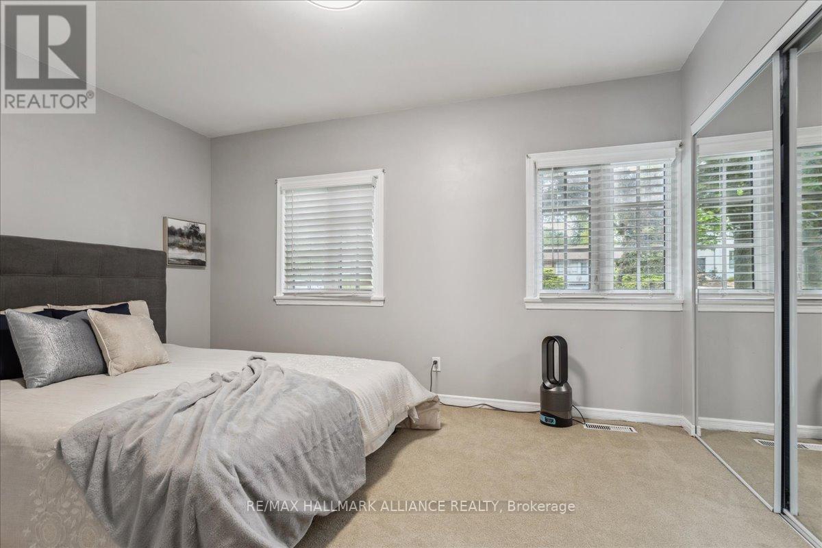 222 Alscot Crescent, Oakville (Mo Morrison), ON - Indoor Photo Showing Bedroom