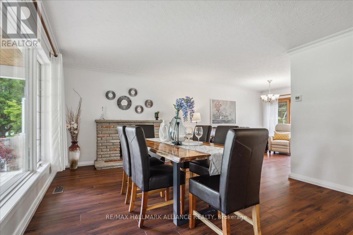 222 Alscot Crescent, Oakville (Mo Morrison), ON - Indoor Photo Showing Dining Room