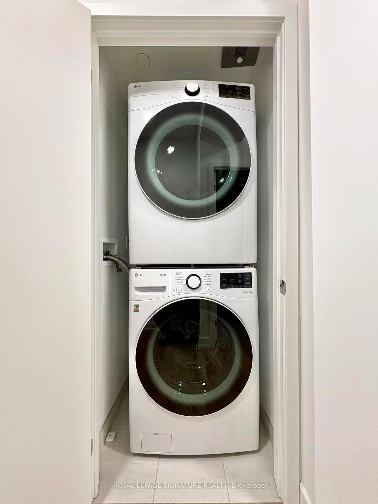 3508-395 Square One Drive, Mississauga, ON - Indoor Photo Showing Laundry Room