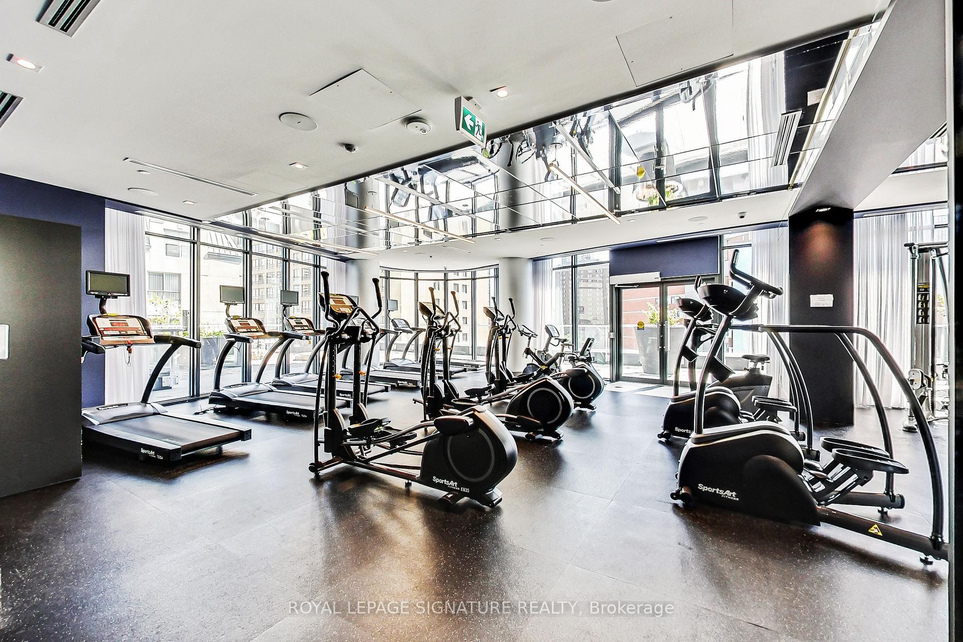4002-403 Church Street, Toronto, ON - Indoor Photo Showing Gym Room