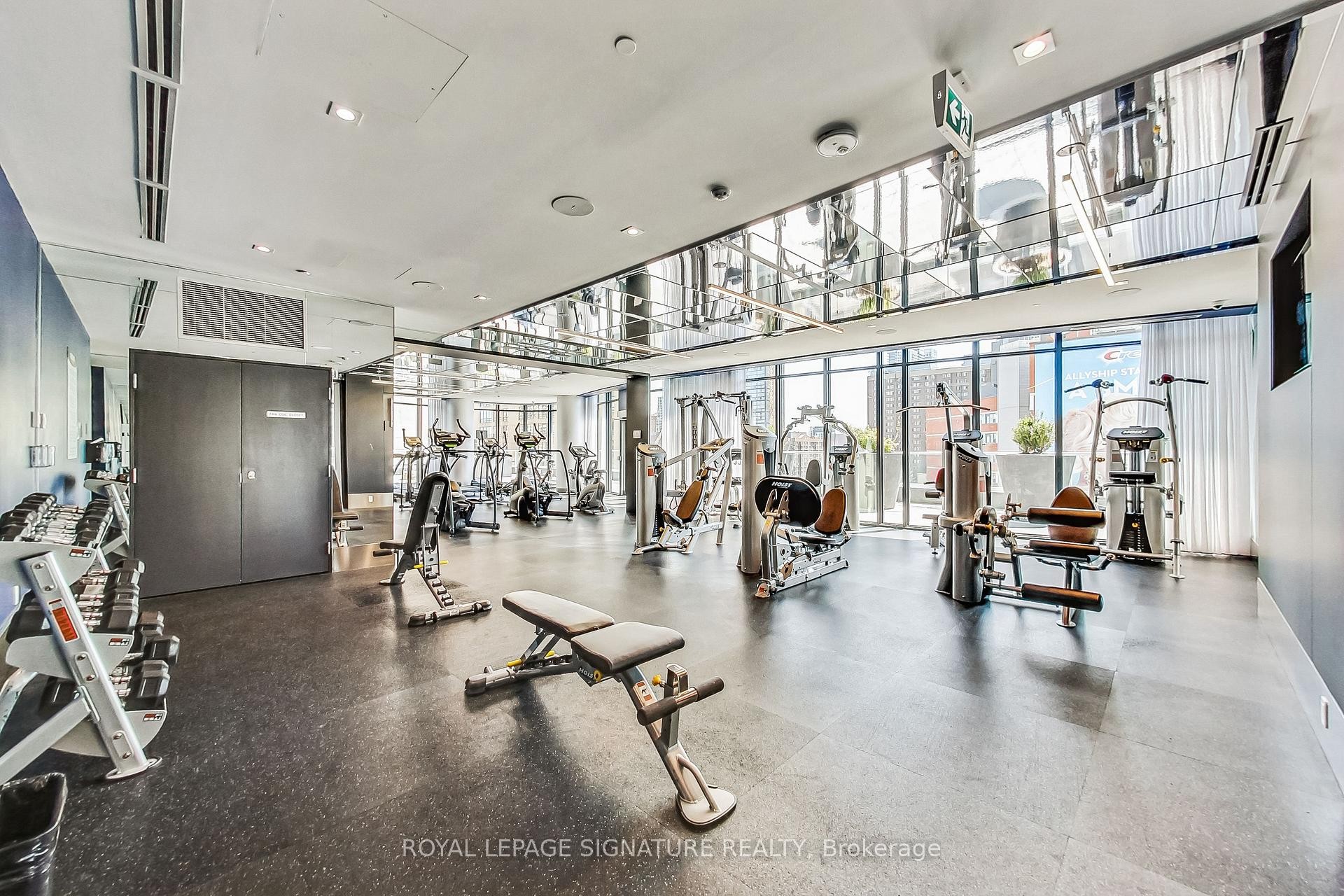 4002-403 Church Street, Toronto, ON - Indoor Photo Showing Gym Room