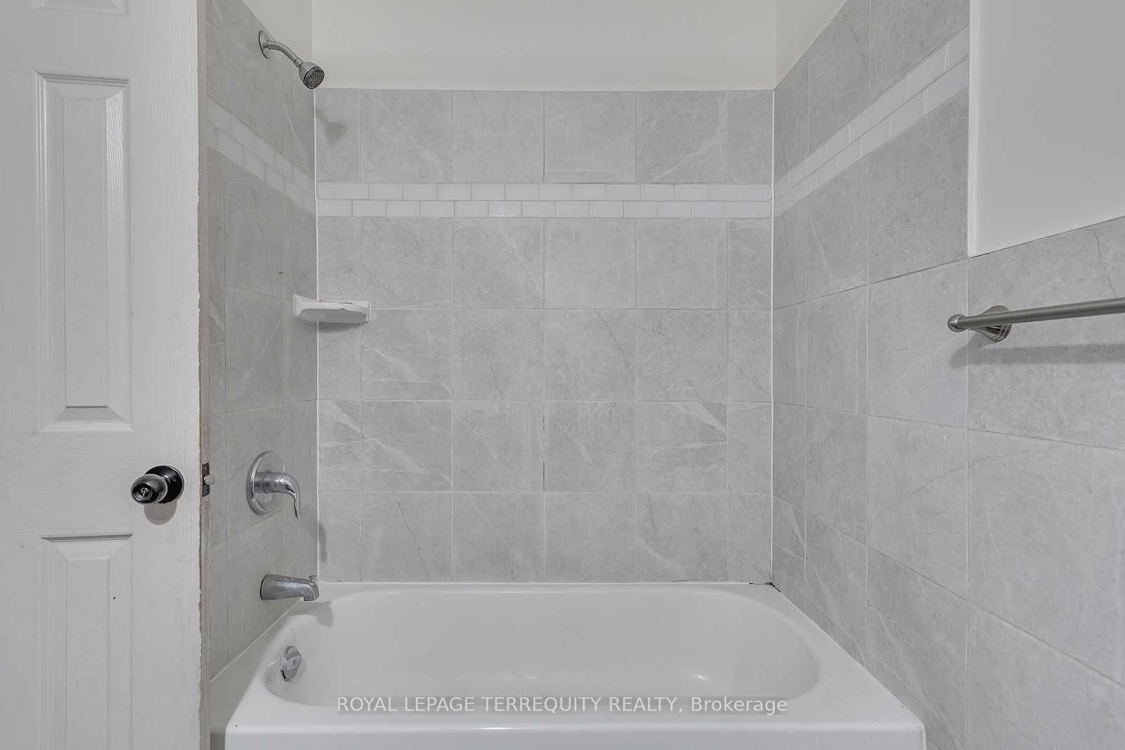 Lower 2L-2977 Lawrence Avenue E, Toronto, ON - Indoor Photo Showing Bathroom