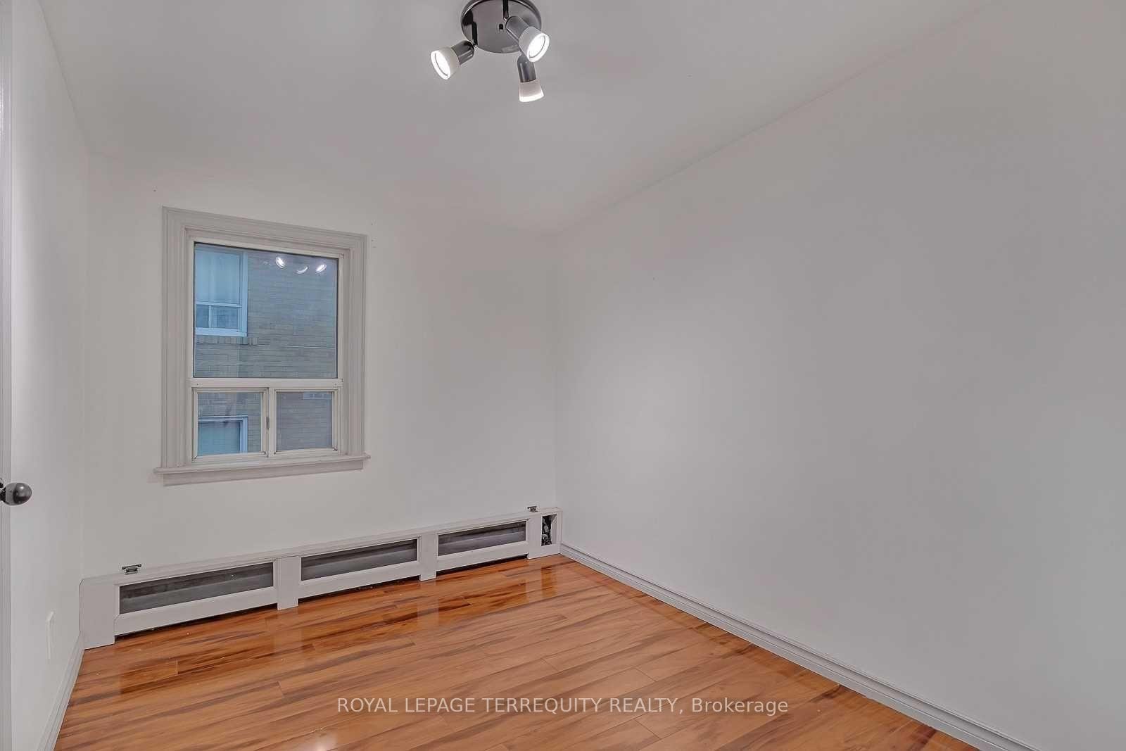 Lower 2L-2977 Lawrence Avenue E, Toronto, ON - Indoor Photo Showing Other Room