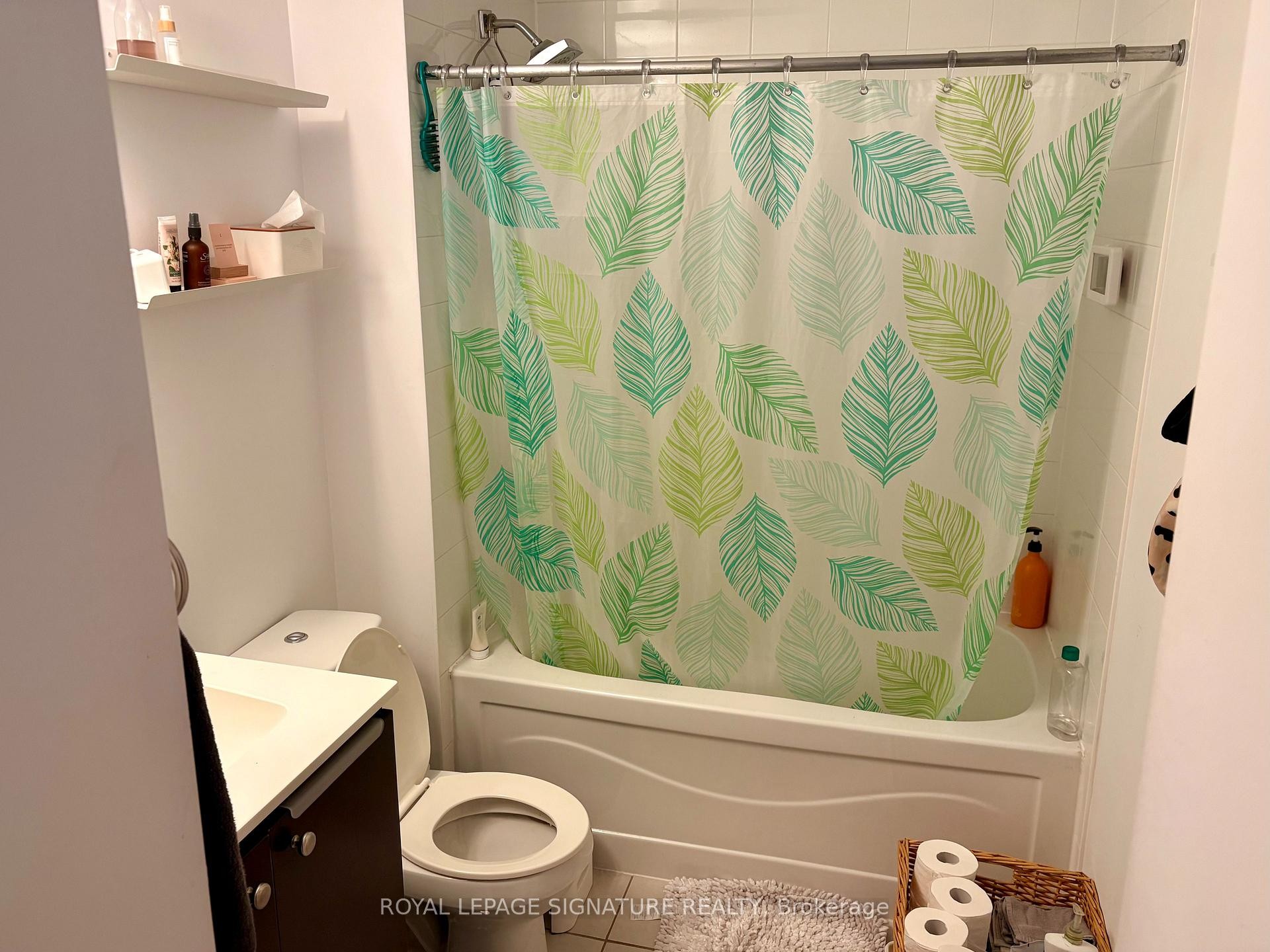 823-25 Cole Street, Toronto, ON - Indoor Photo Showing Bathroom