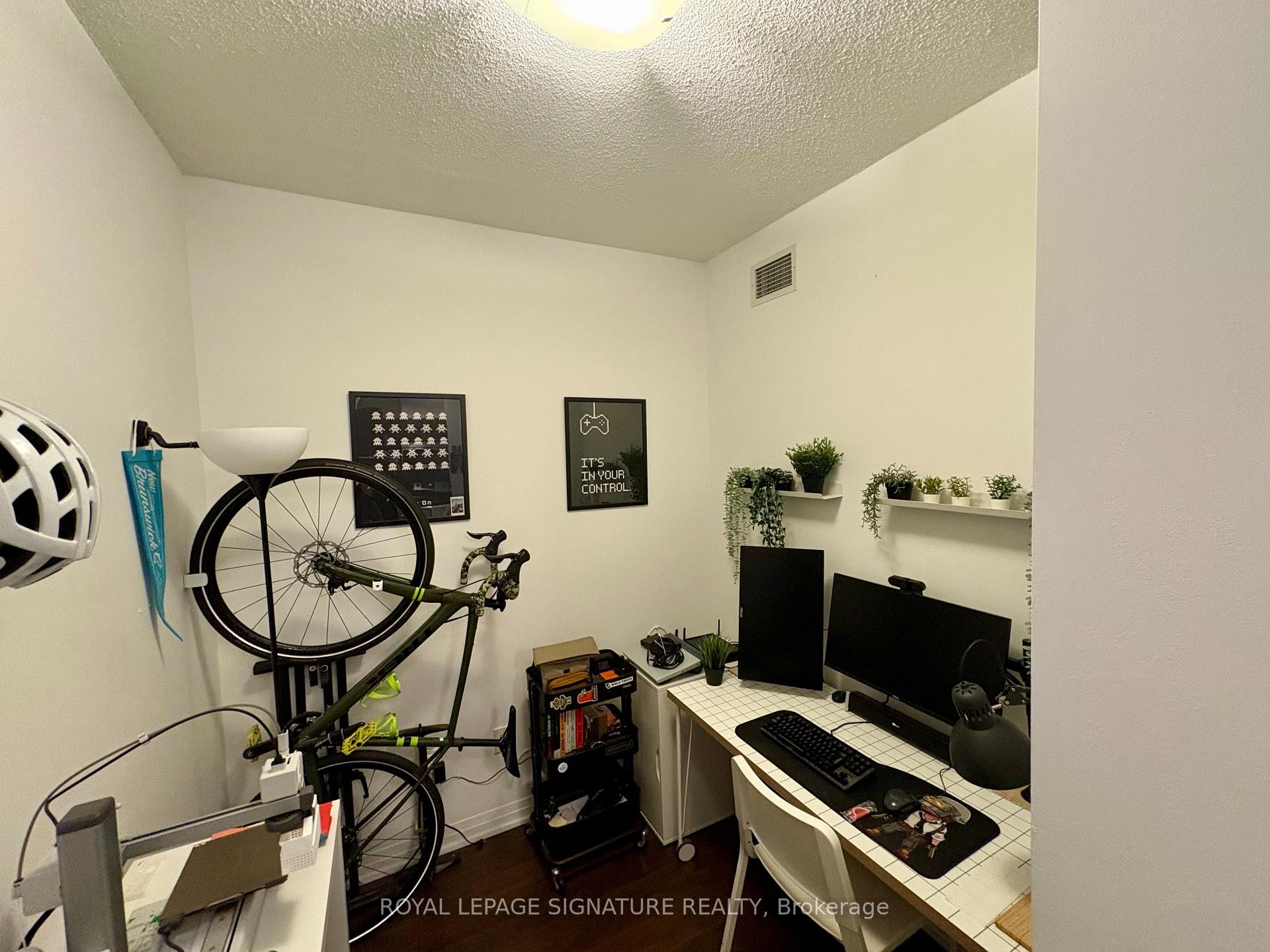 823-25 Cole Street, Toronto, ON - Indoor Photo Showing Other Room