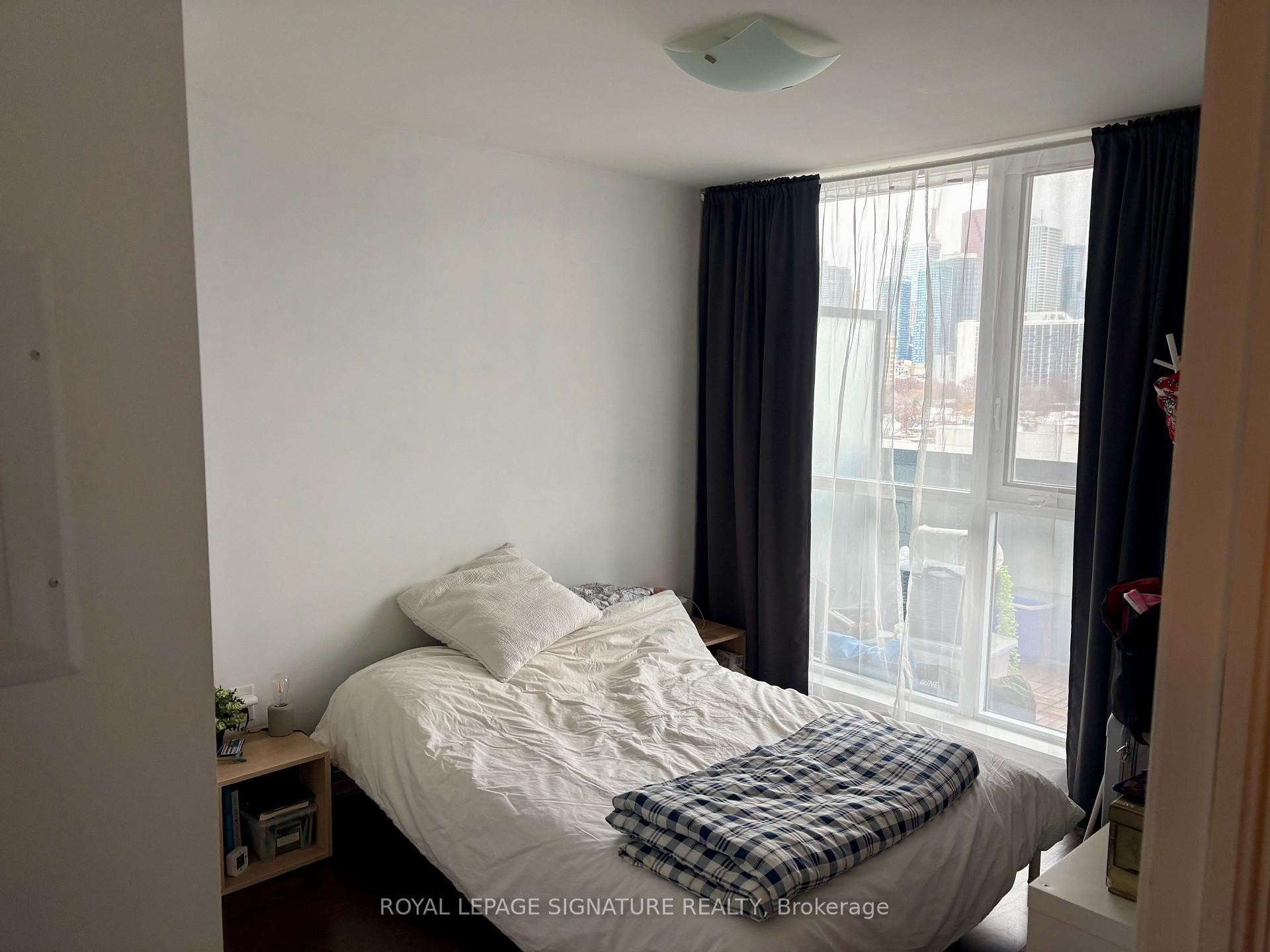 823-25 Cole Street, Toronto, ON - Indoor Photo Showing Bedroom