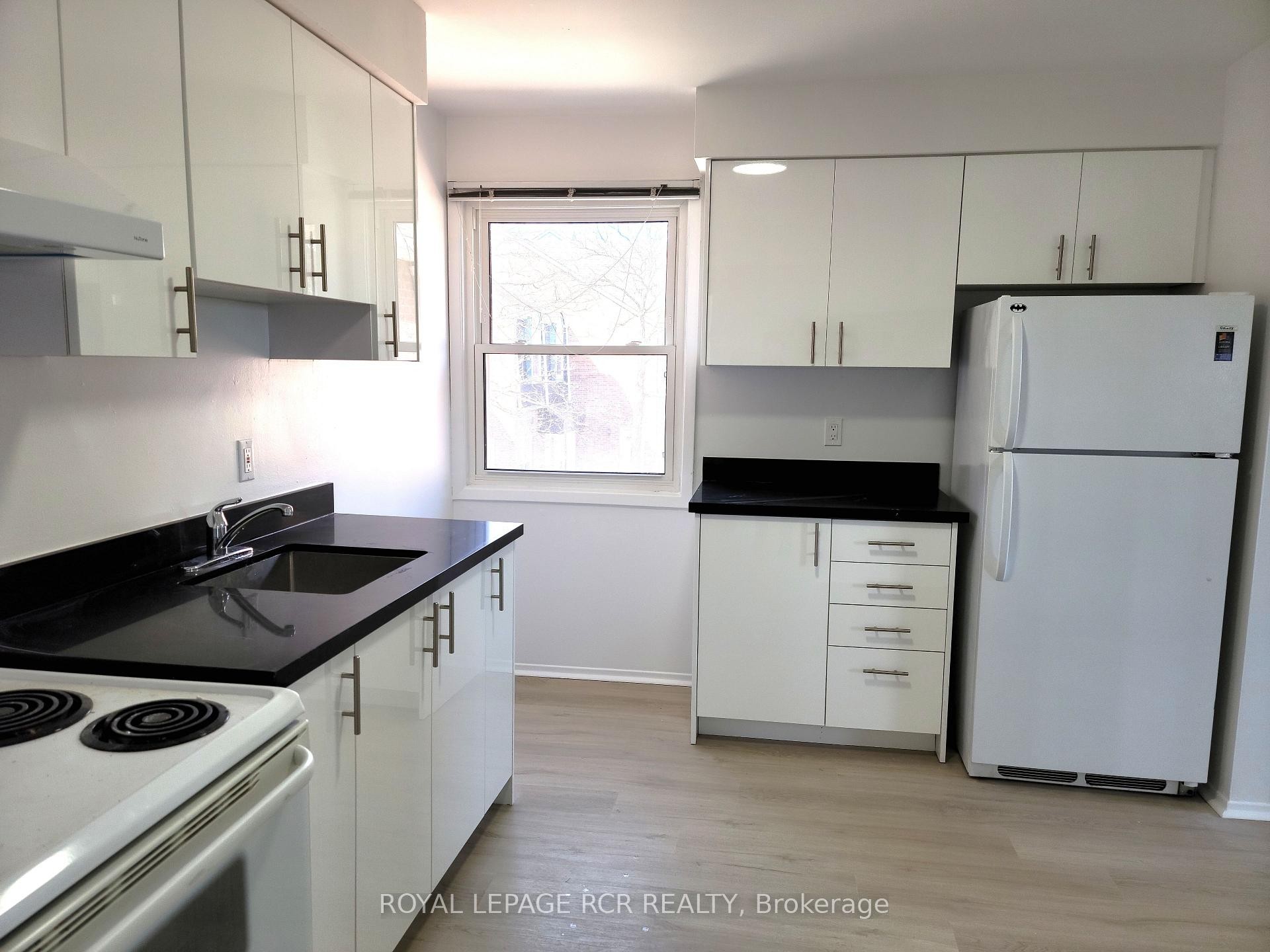 218-2 Orchard Heights Boulevard, Aurora, ON - Indoor Photo Showing Kitchen