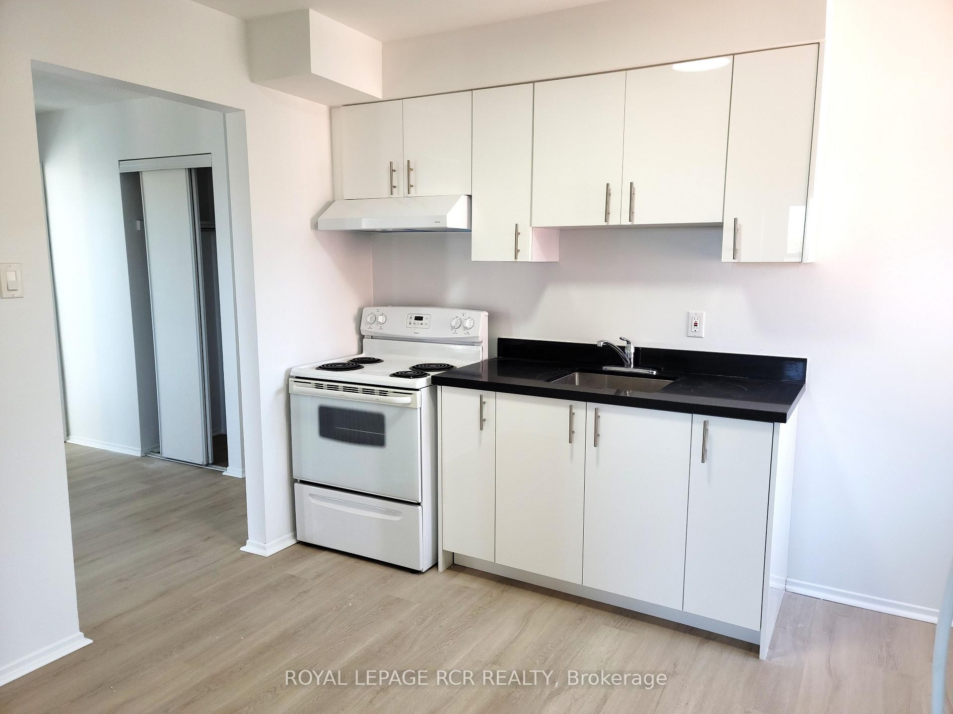 218-2 Orchard Heights Boulevard, Aurora, ON - Indoor Photo Showing Kitchen