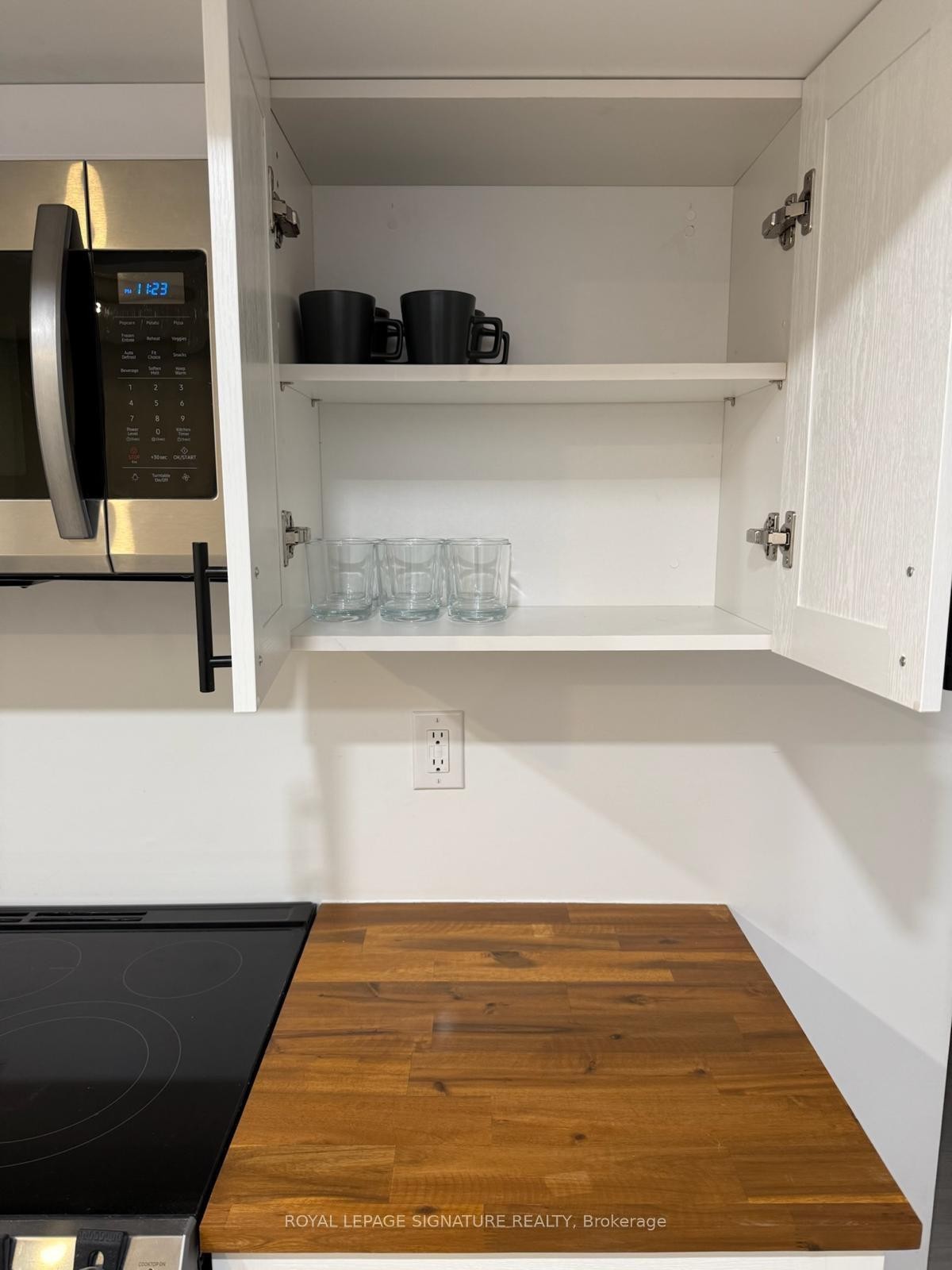 Lower-357 Rossland Road S, Oshawa, ON - Indoor With Storage