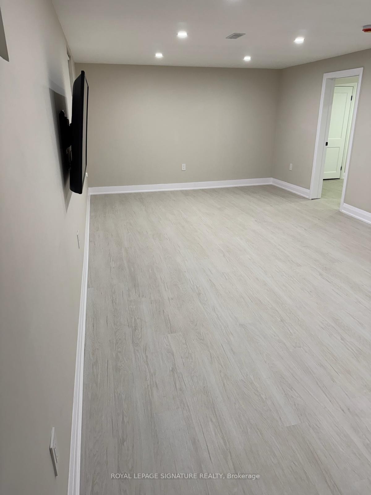 Lower-357 Rossland Road S, Oshawa, ON - Indoor