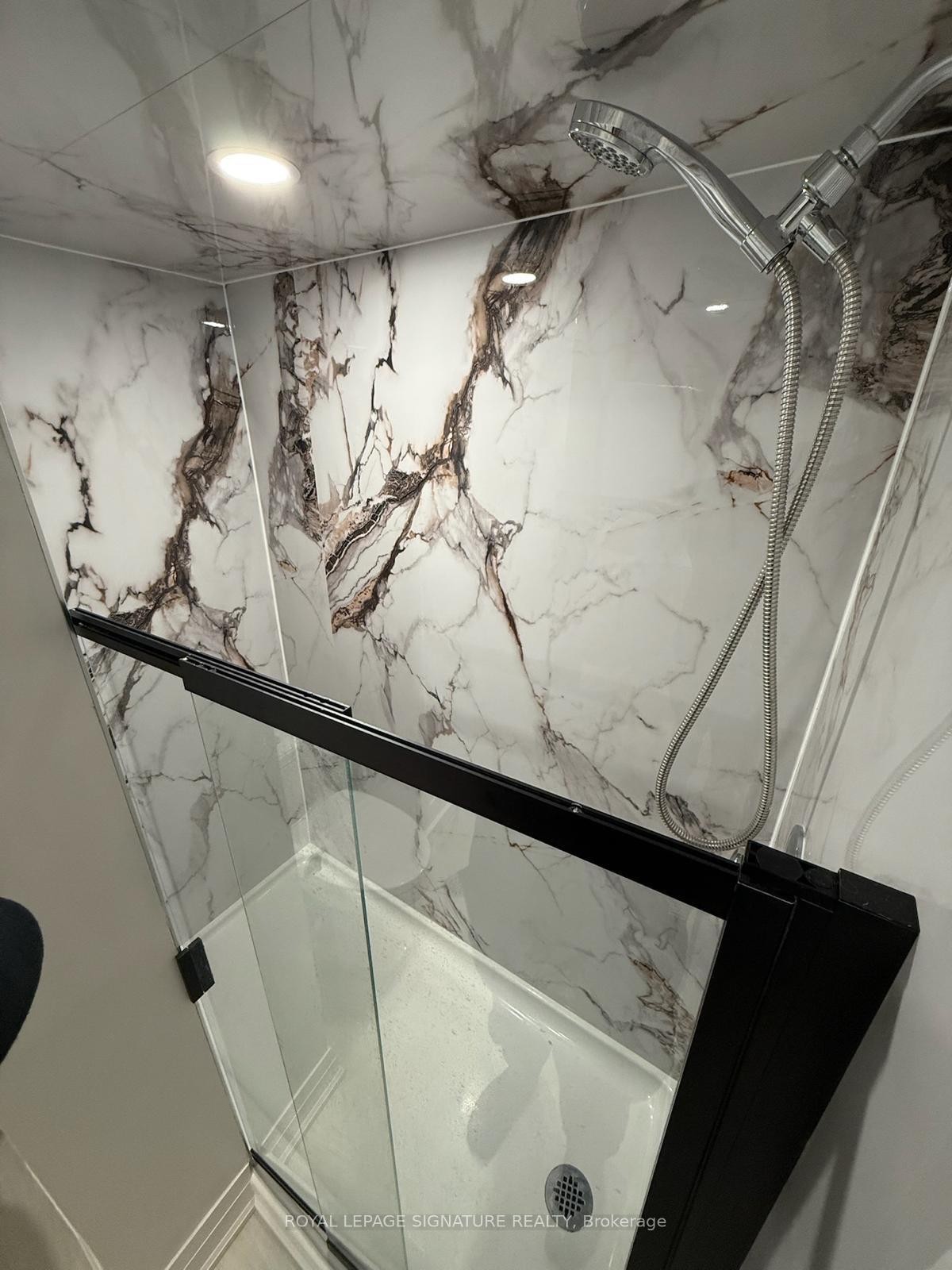 Lower-357 Rossland Road S, Oshawa, ON - Indoor Photo Showing Other Room