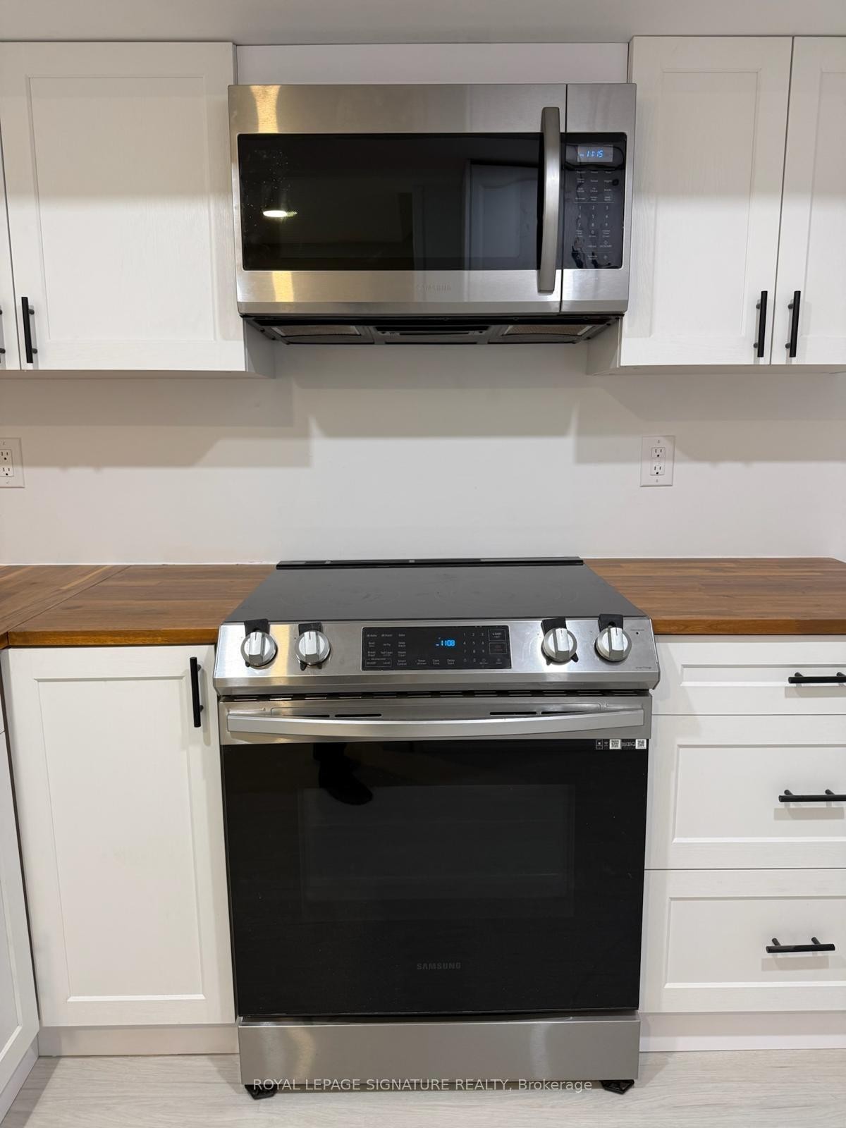Lower-357 Rossland Road S, Oshawa, ON - Indoor Photo Showing Kitchen