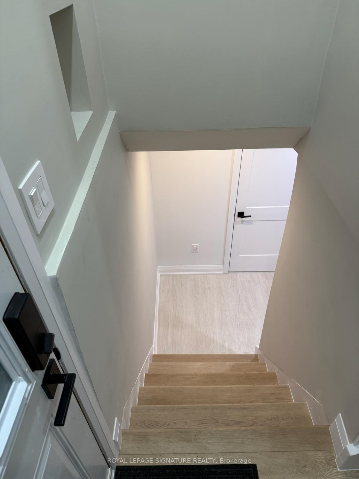 Lower-357 Rossland Road S, Oshawa, ON - Indoor Photo Showing Other Room