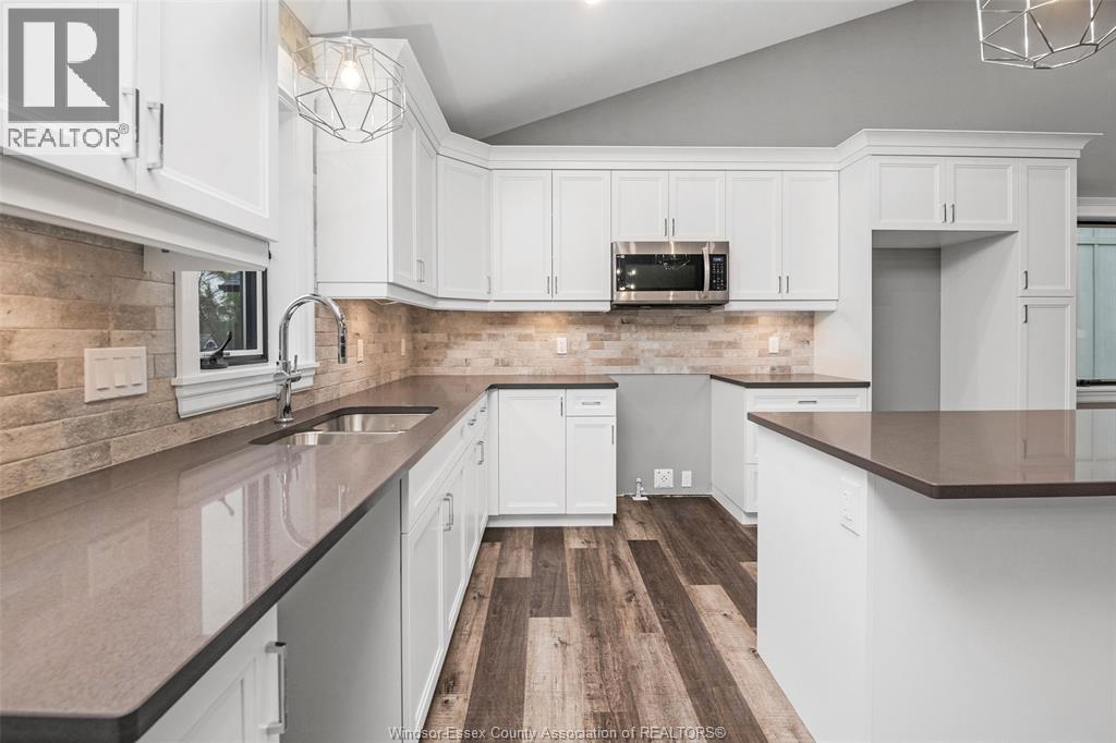 72 Graf Street, Harrow, ON - Indoor Photo Showing Kitchen With Double Sink With Upgraded Kitchen