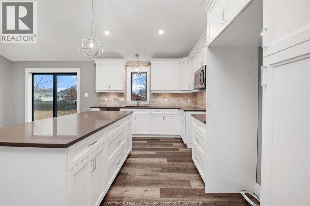 72 Graf Street, Harrow, ON - Indoor Photo Showing Kitchen With Upgraded Kitchen