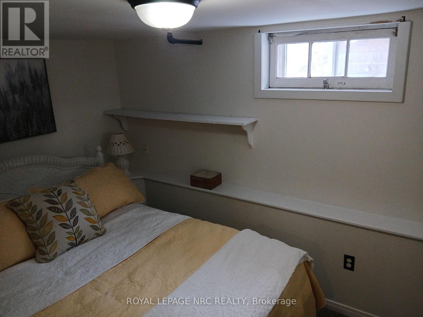 246 Highland Avenue, Fort Erie (Central), ON - Indoor Photo Showing Bedroom