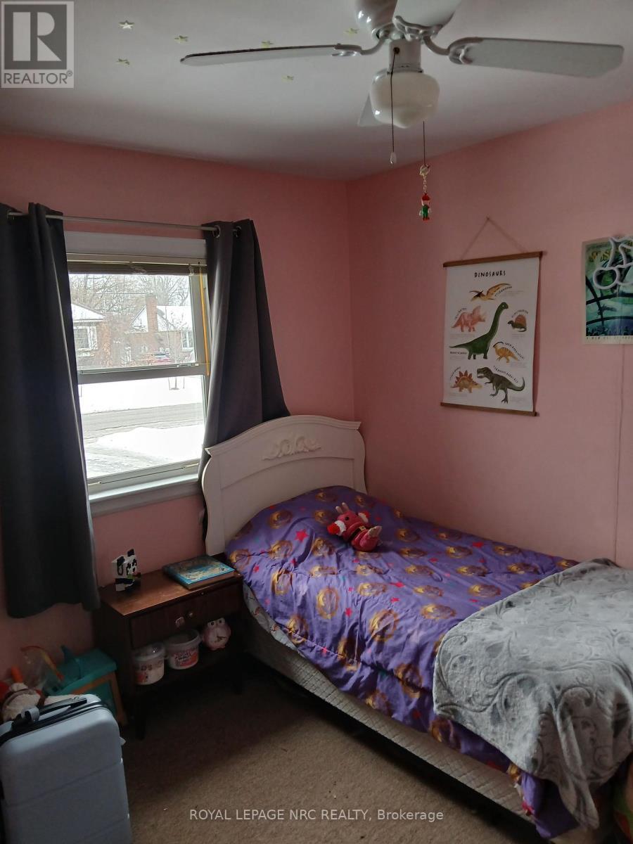 246 Highland Avenue, Fort Erie (Central), ON - Indoor Photo Showing Bedroom
