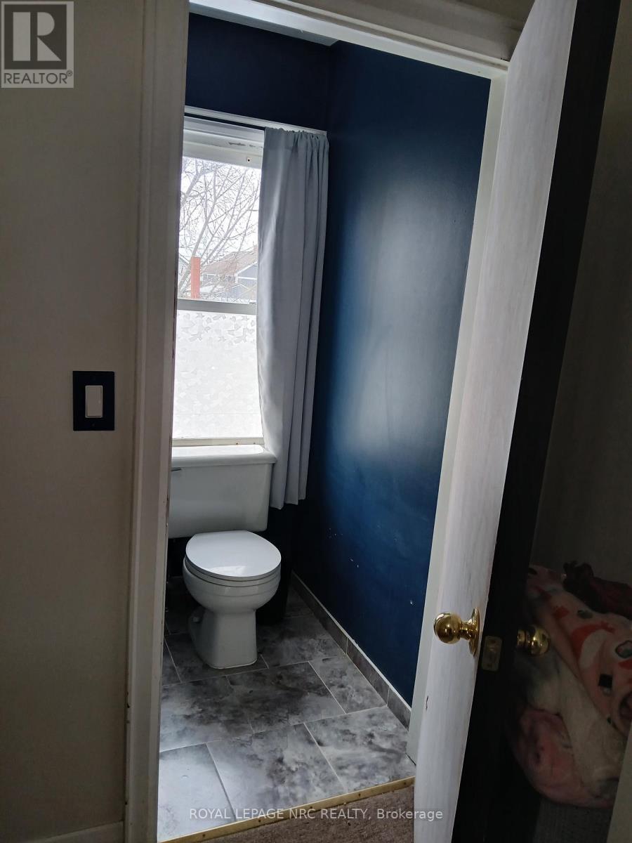 246 Highland Avenue, Fort Erie (Central), ON - Indoor Photo Showing Bathroom