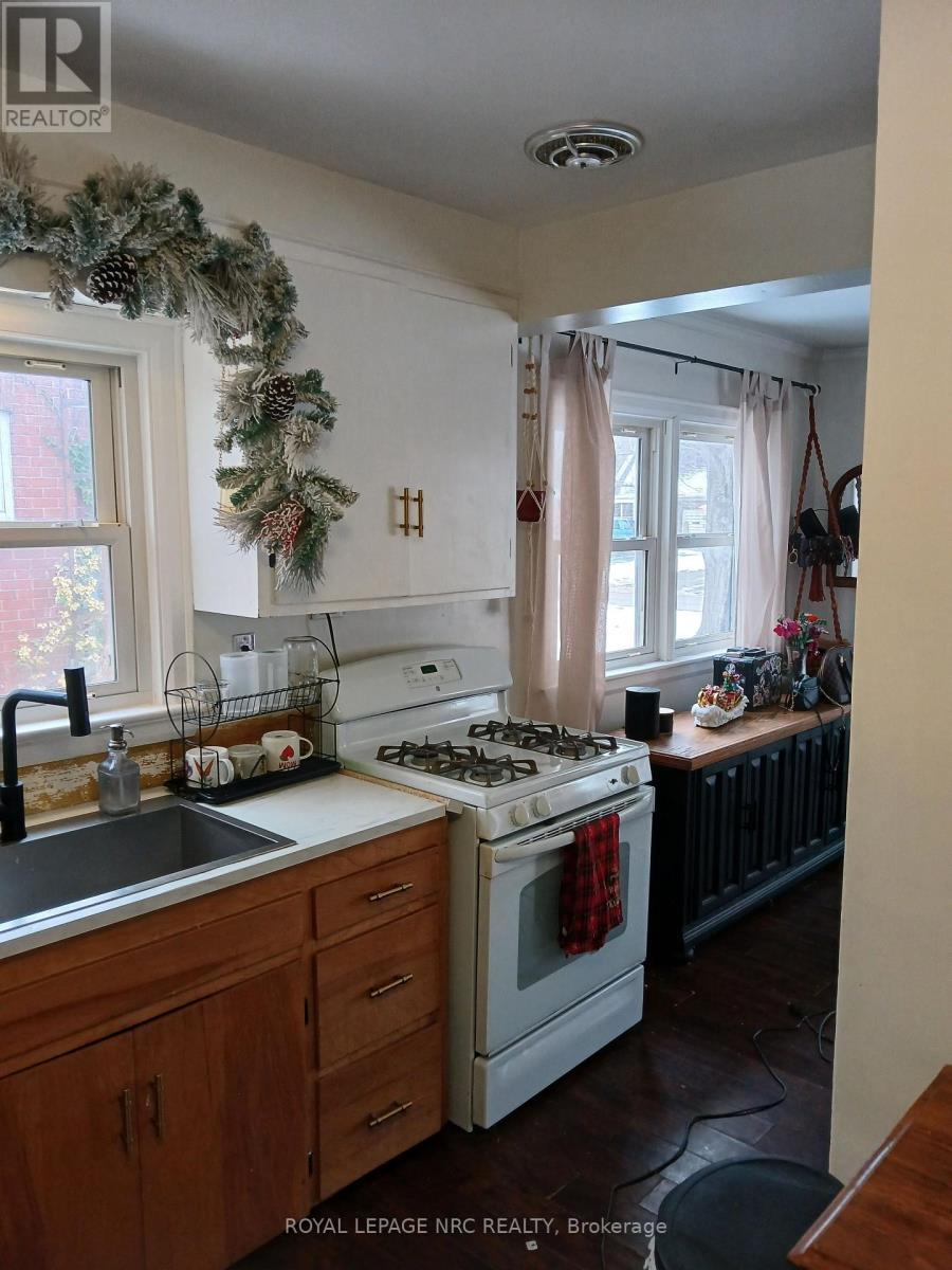 246 Highland Avenue, Fort Erie (Central), ON - Indoor Photo Showing Kitchen