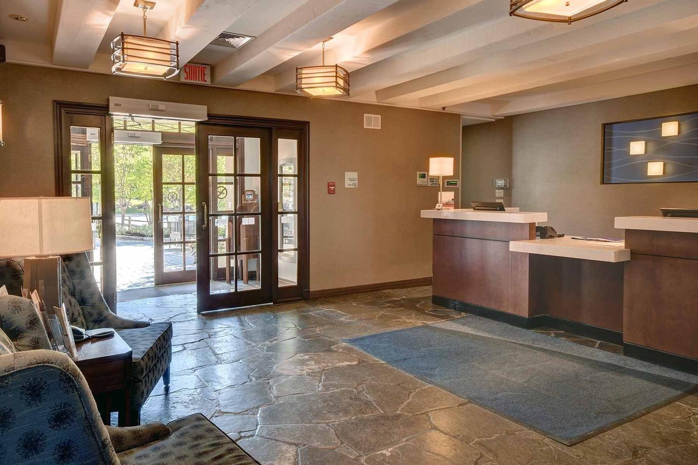 Réception - 231-232-160 Ch. Du Curé-Deslauriers, Mont-Tremblant, QC - Indoor Photo Showing Other Room