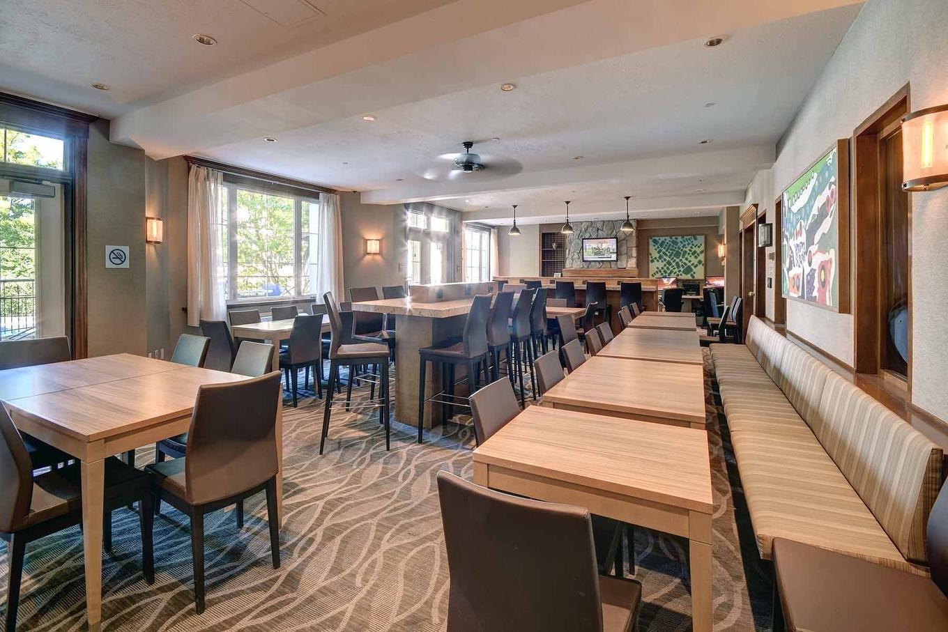 Restaurant - 231-232-160 Ch. Du Curé-Deslauriers, Mont-Tremblant, QC - Indoor Photo Showing Dining Room