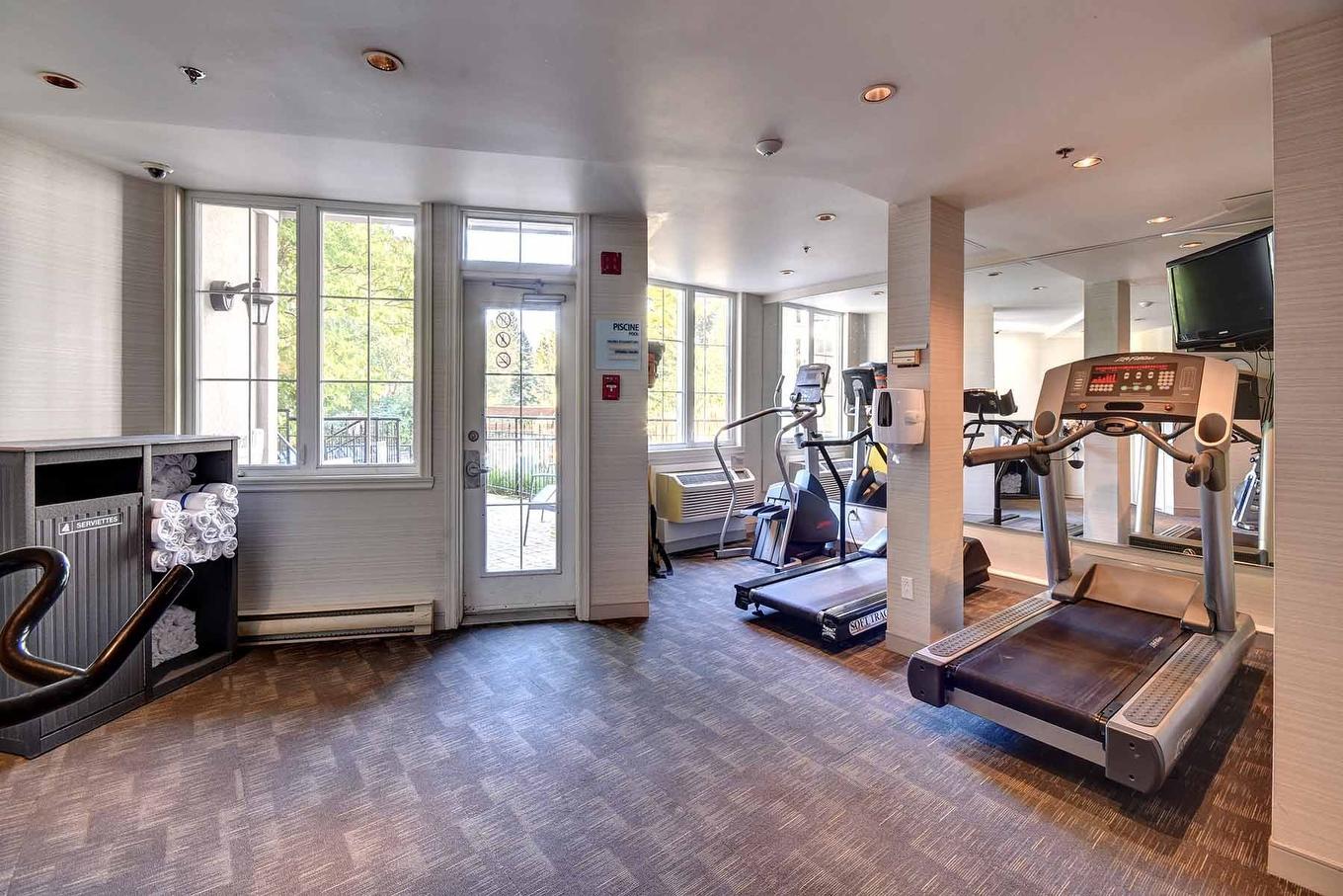 Salle d'exercice - 231-232-160 Ch. Du Curé-Deslauriers, Mont-Tremblant, QC - Indoor Photo Showing Gym Room