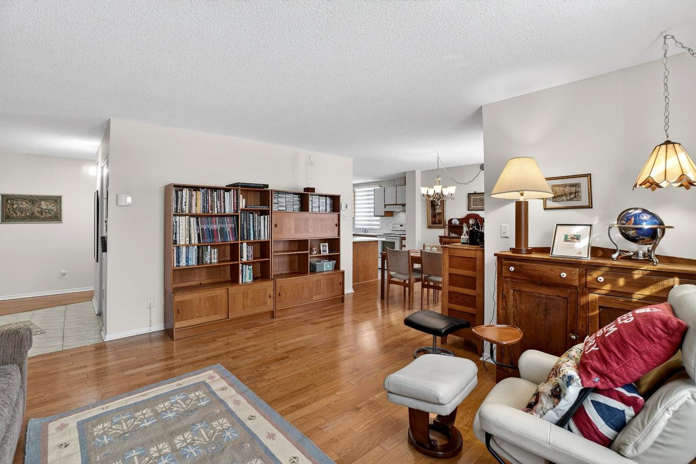 Living room - 1-14609 Rue Aumais, Montréal (Pierrefonds-Roxboro), QC - Indoor Photo Showing Living Room