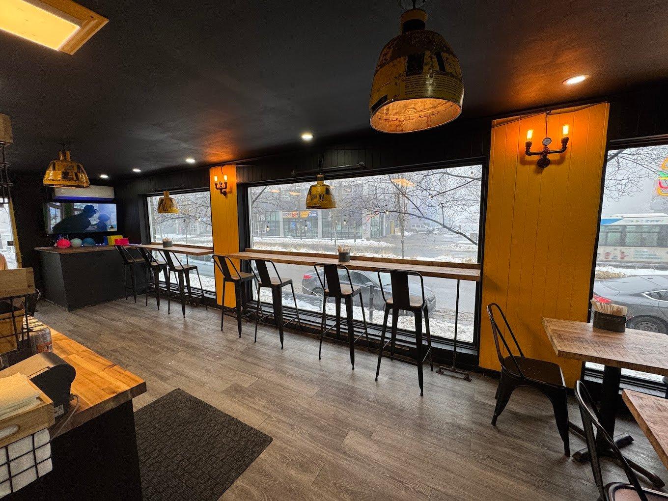 Restaurant - 70 Rue Chabanel O., Montréal (Ahuntsic-Cartierville), QC