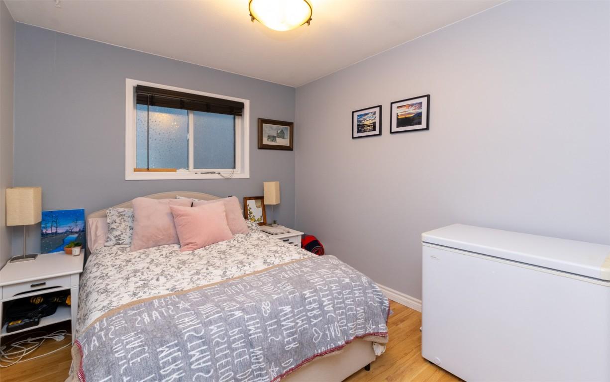 101-160 5 Avenue, Salmon Arm, BC - Indoor Photo Showing Bedroom