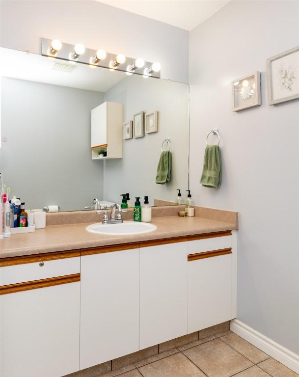 101-160 5 Avenue, Salmon Arm, BC - Indoor Photo Showing Bathroom