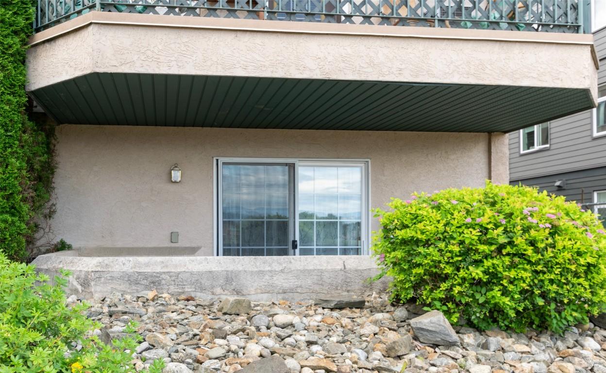101-160 5 Avenue, Salmon Arm, BC - Outdoor