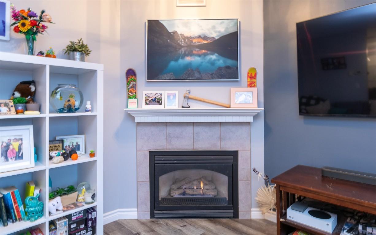 101-160 5 Avenue, Salmon Arm, BC - Indoor Photo Showing Living Room With Fireplace