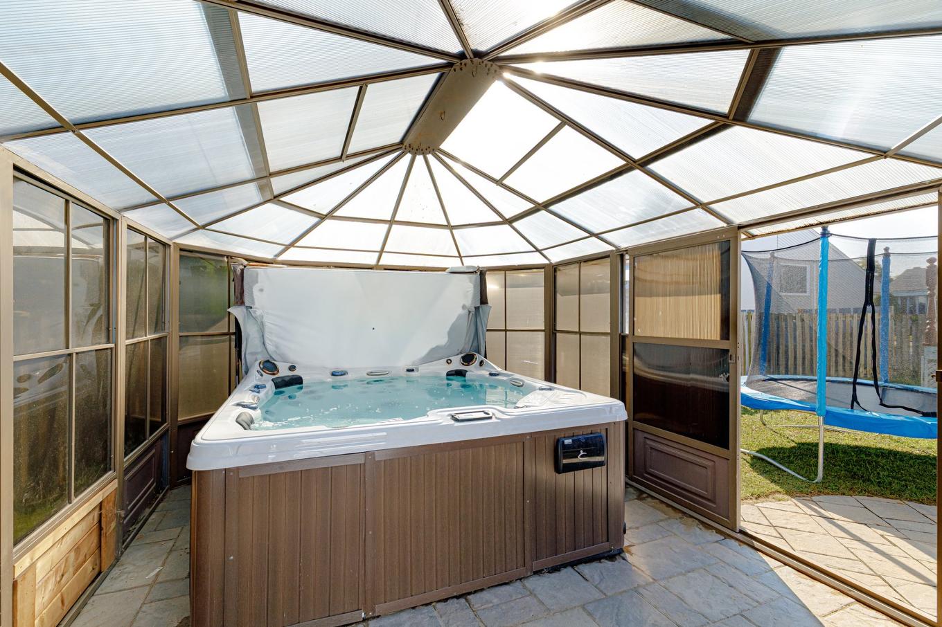 Hot tub - 3429 Rue De Toscane, Terrebonne (Terrebonne), QC - Indoor Photo Showing Other Room