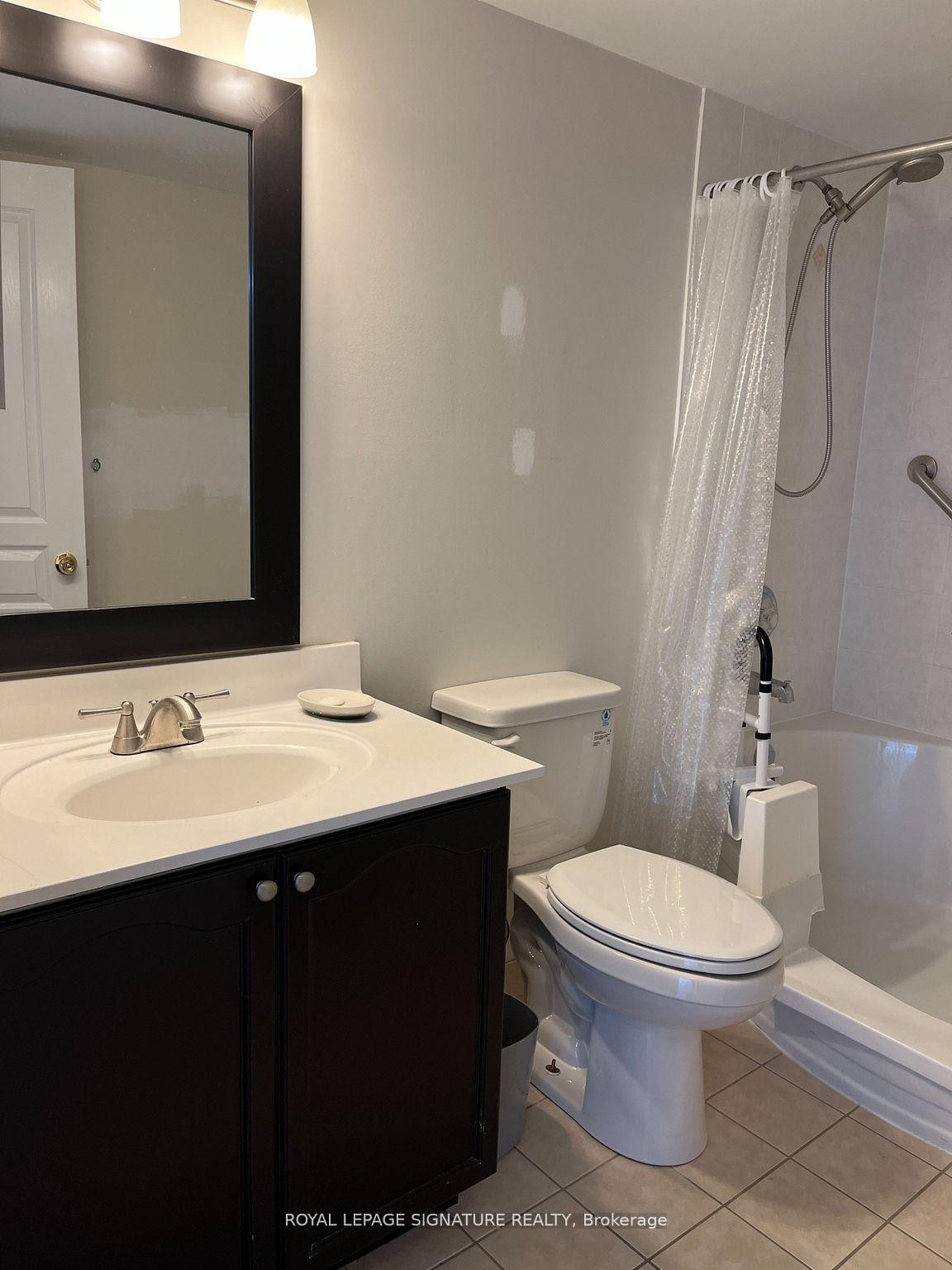 407-2545 Erin Centre Boulevard, Mississauga, ON - Indoor Photo Showing Bathroom