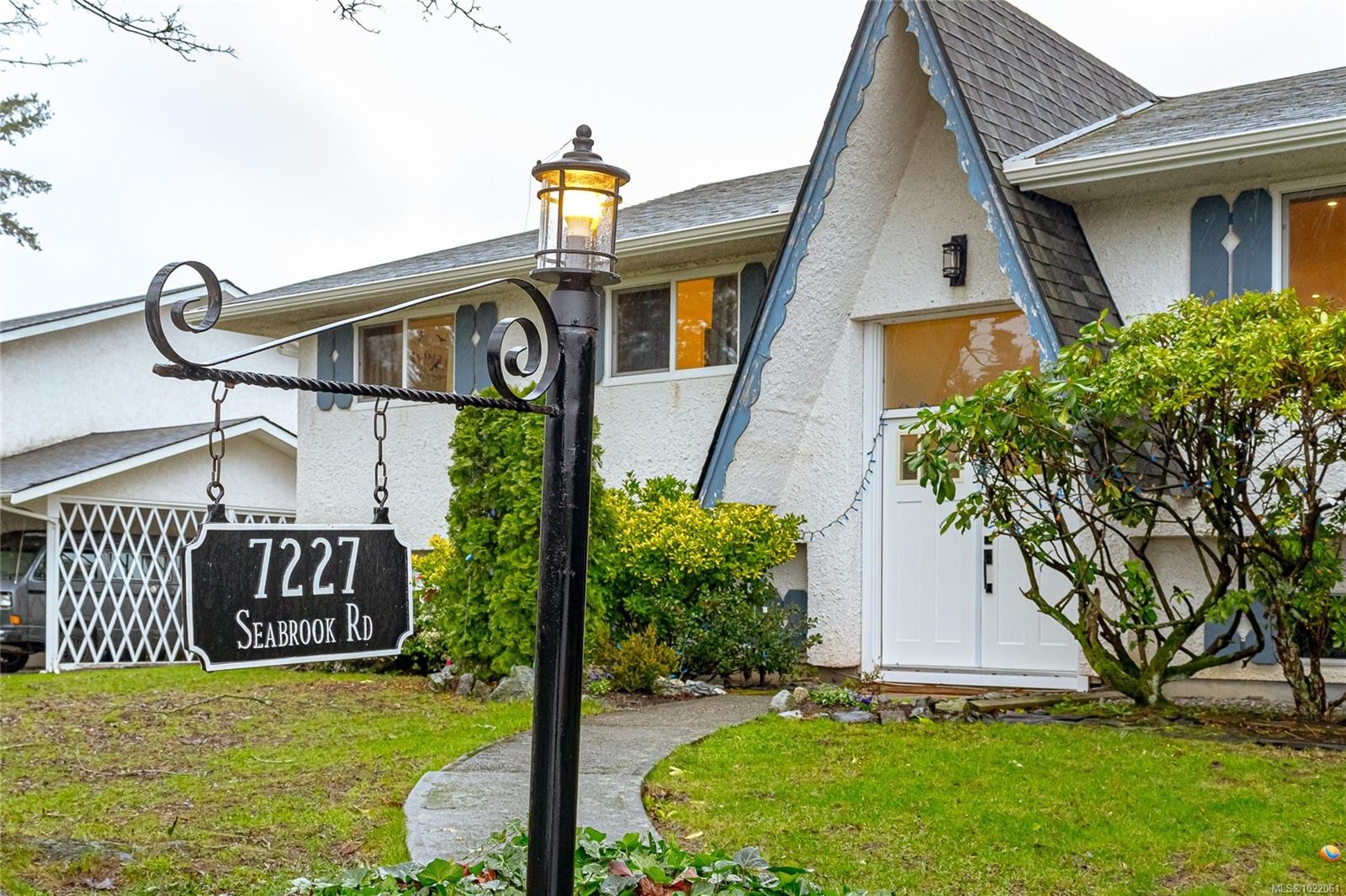 7227 Seabrook Rd, Central Saanich, BC