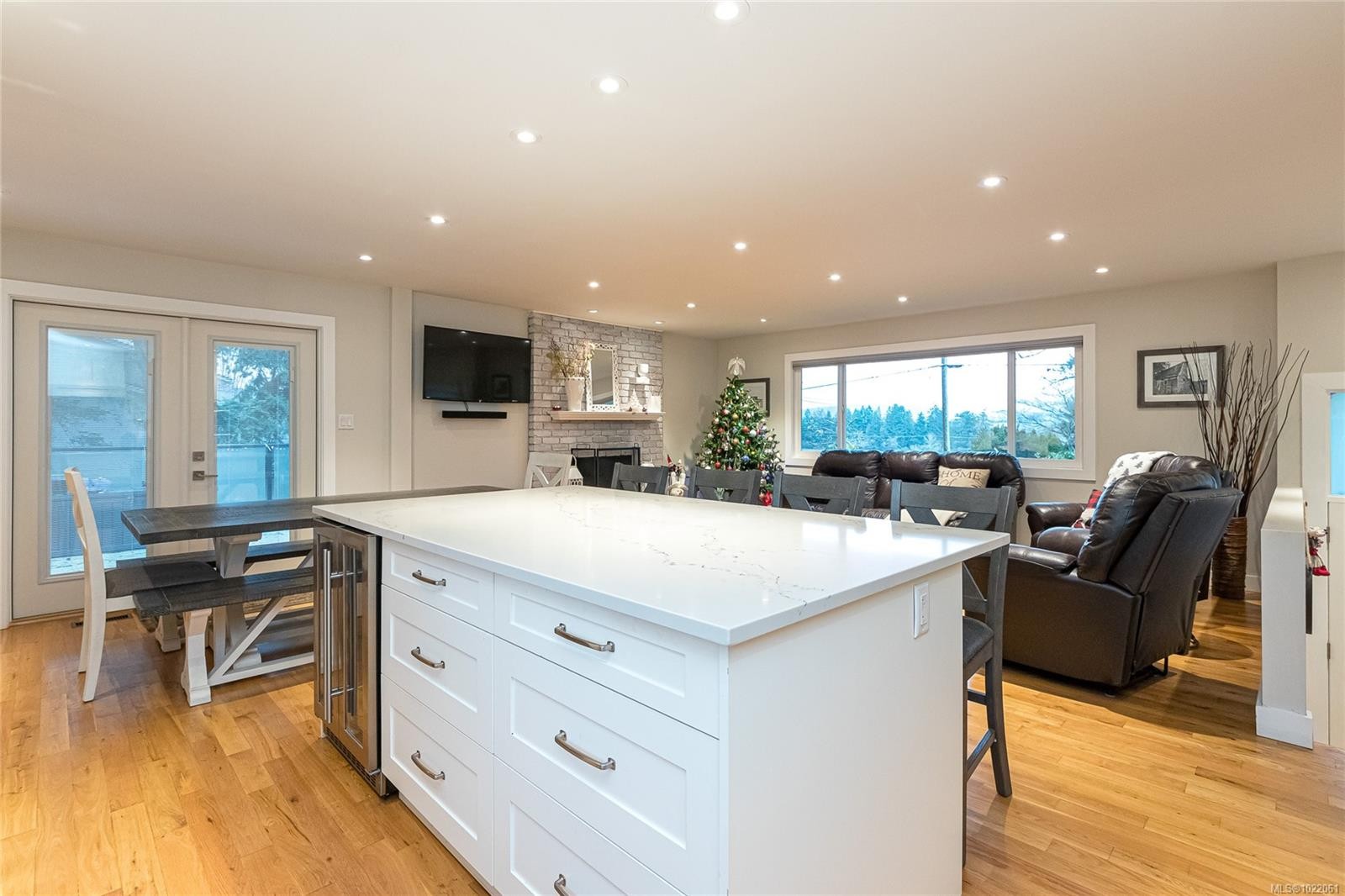 7227 Seabrook Rd, Central Saanich, BC