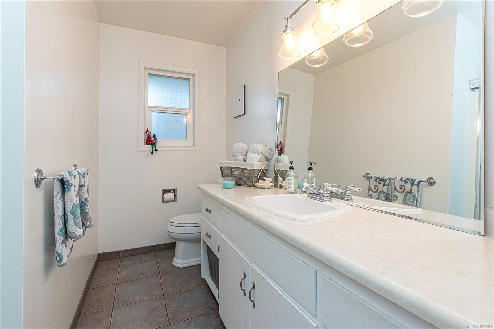 7227 Seabrook Rd, Central Saanich, BC